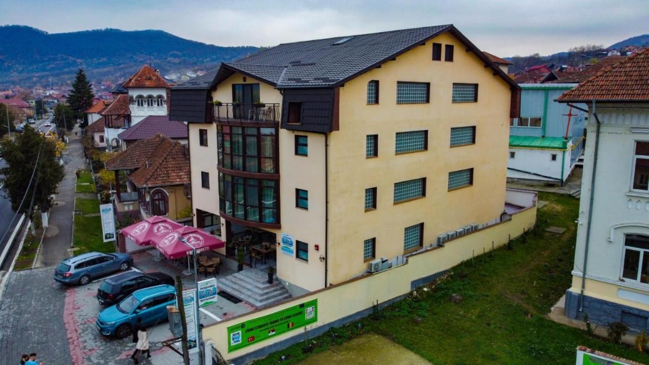 Pensiunea El Ryo Călimăneşti Exteriör bild