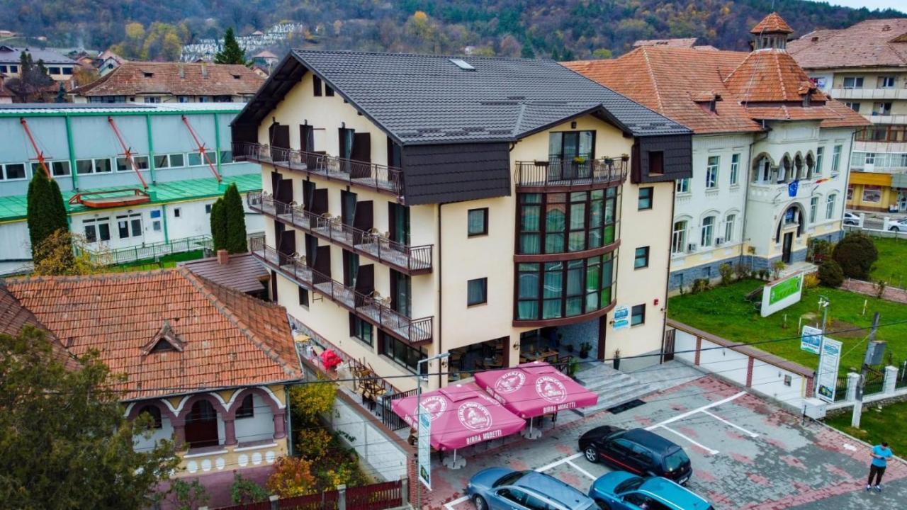 Pensiunea El Ryo Călimăneşti Exteriör bild