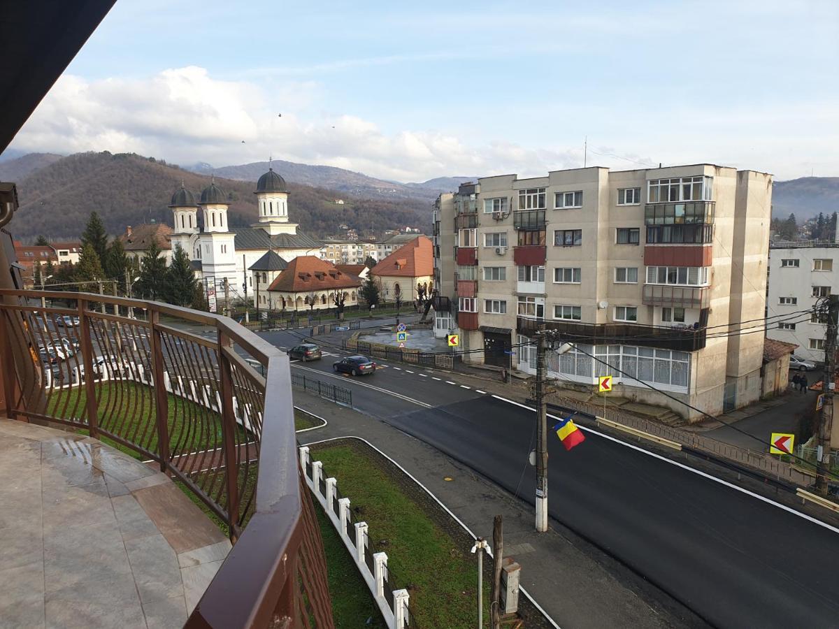 Pensiunea El Ryo Călimăneşti Exteriör bild