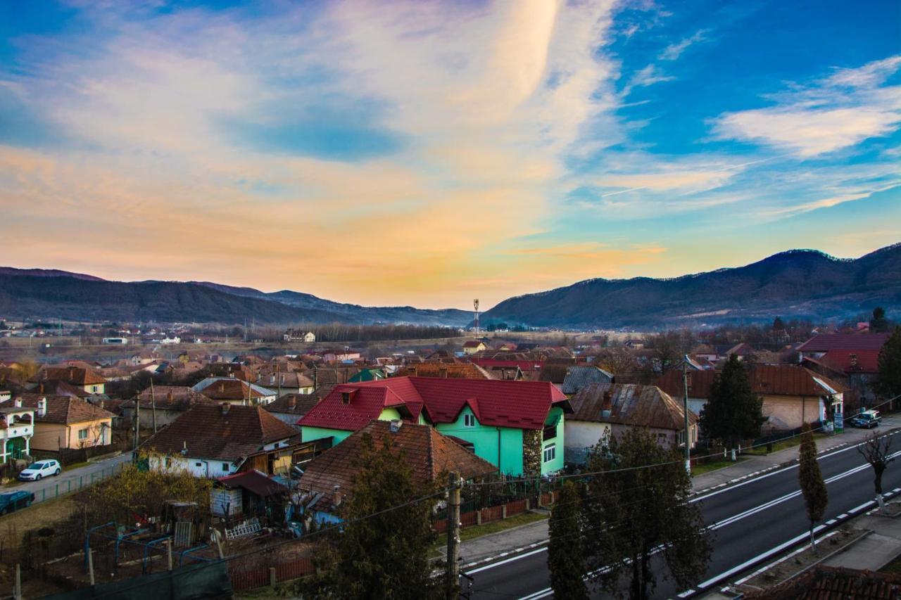 Pensiunea El Ryo Călimăneşti Exteriör bild
